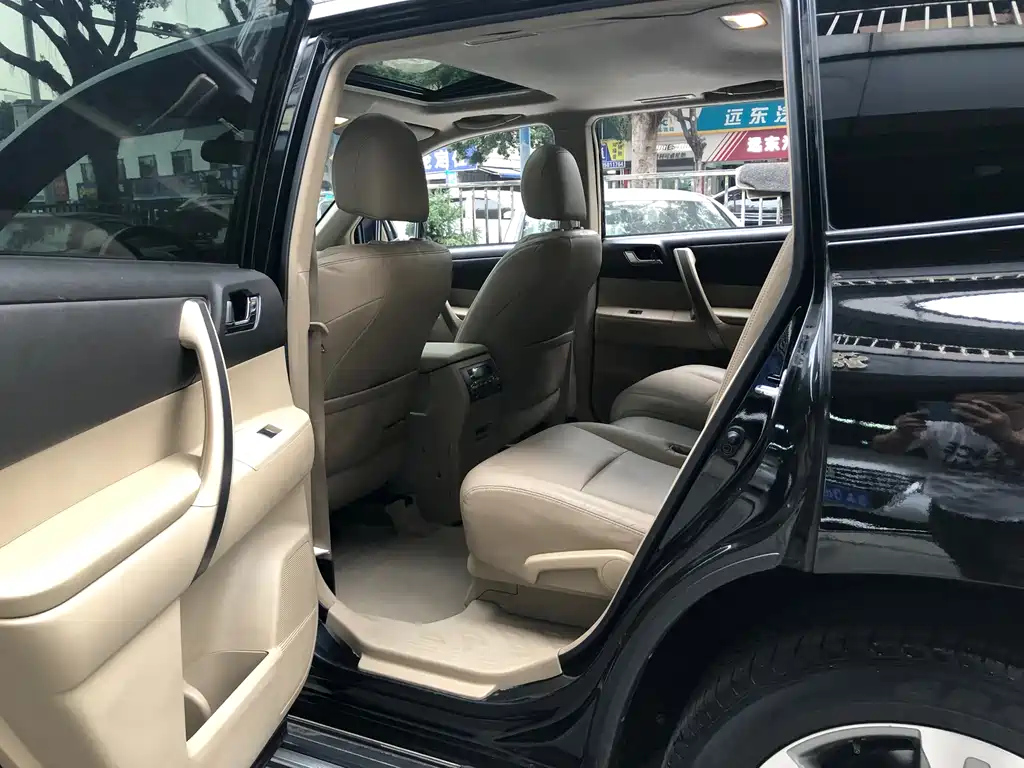 TOYOTA HIGHLANDER 2010