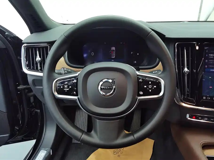 VOLVO S90 2023