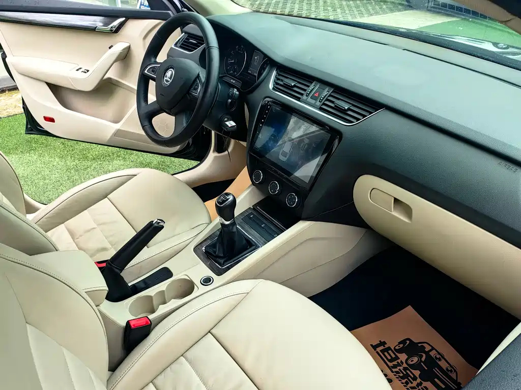 SKODA OCTAVIA 2015
