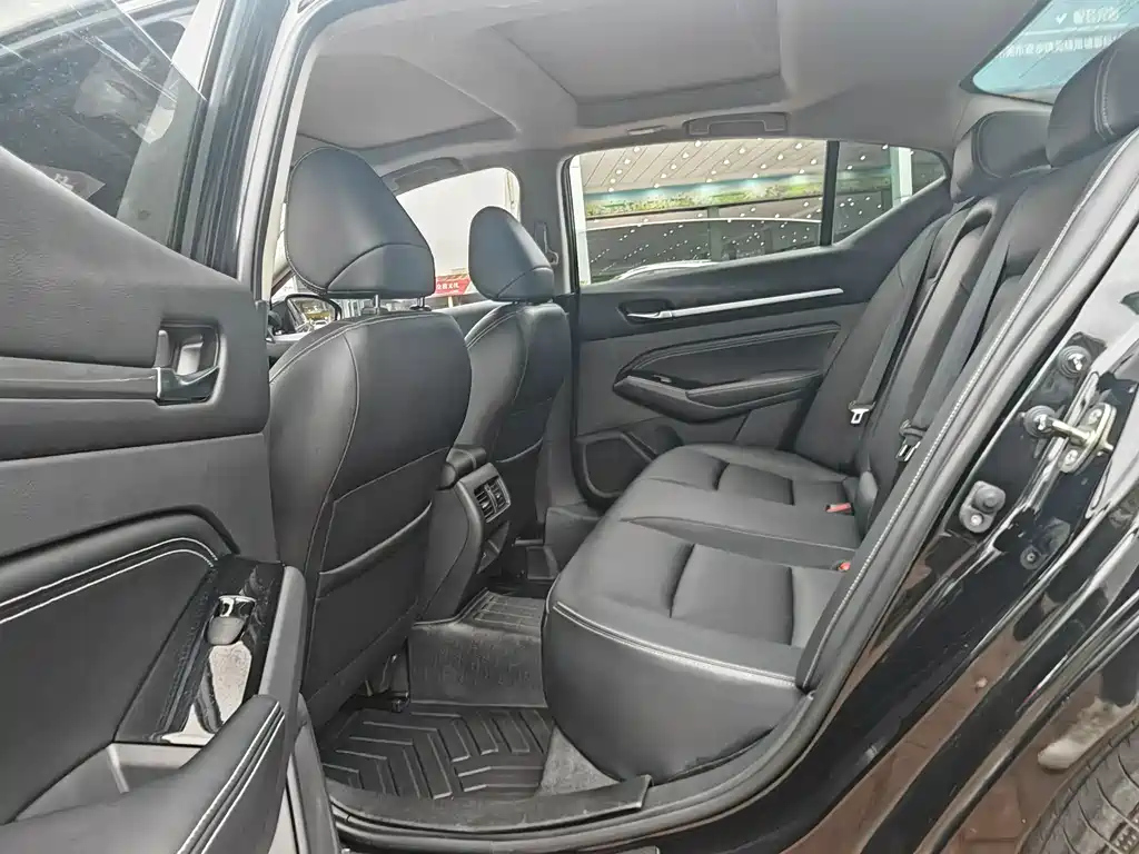 NISSAN TEANA 2022
