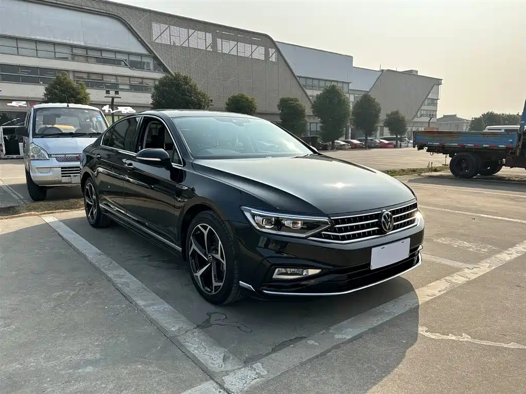 VOLKSWAGEN MAGOTAN 2022