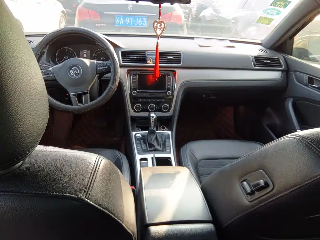 VOLKSWAGEN PASSAT 2013
