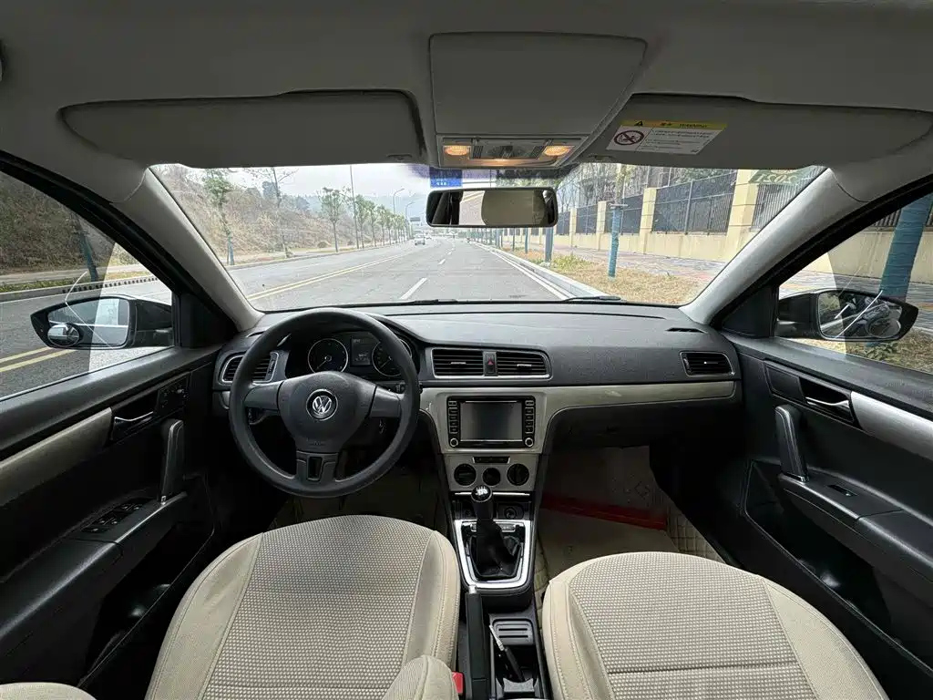 VOLKSWAGEN LAVIDA 2013