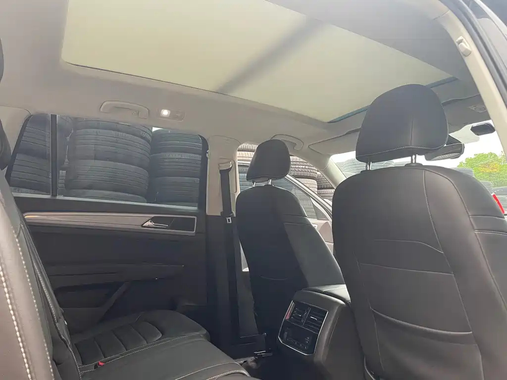 VOLKSWAGEN TOURAN 2018
