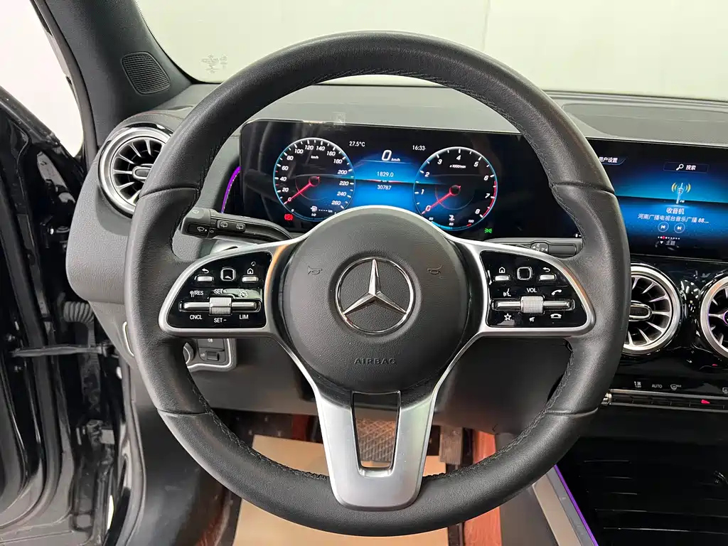 MERCEDES BENZ GLB 2023