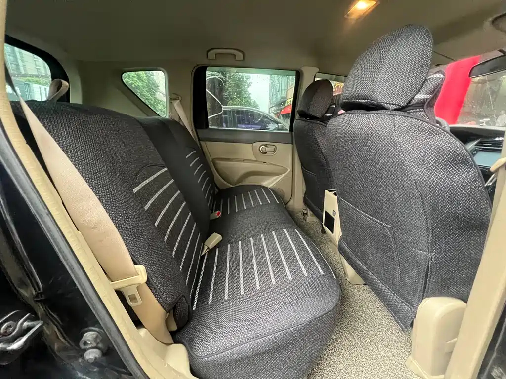 NISSAN LIVINA 2008
