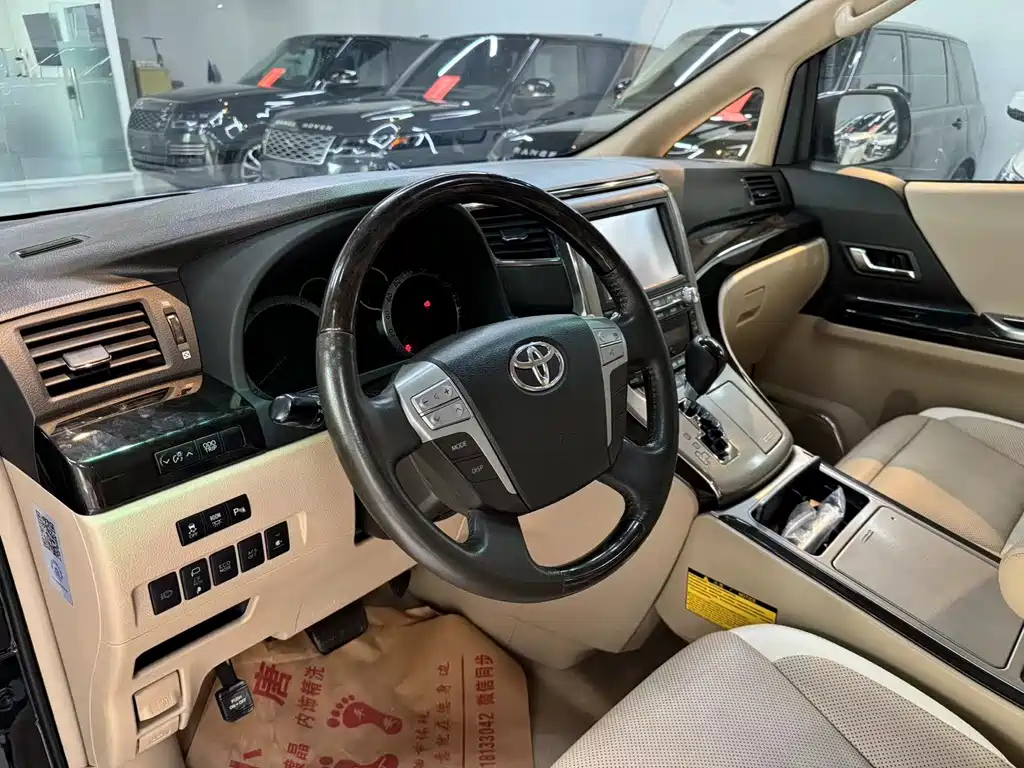 TOYOTA ALPHARD 2015