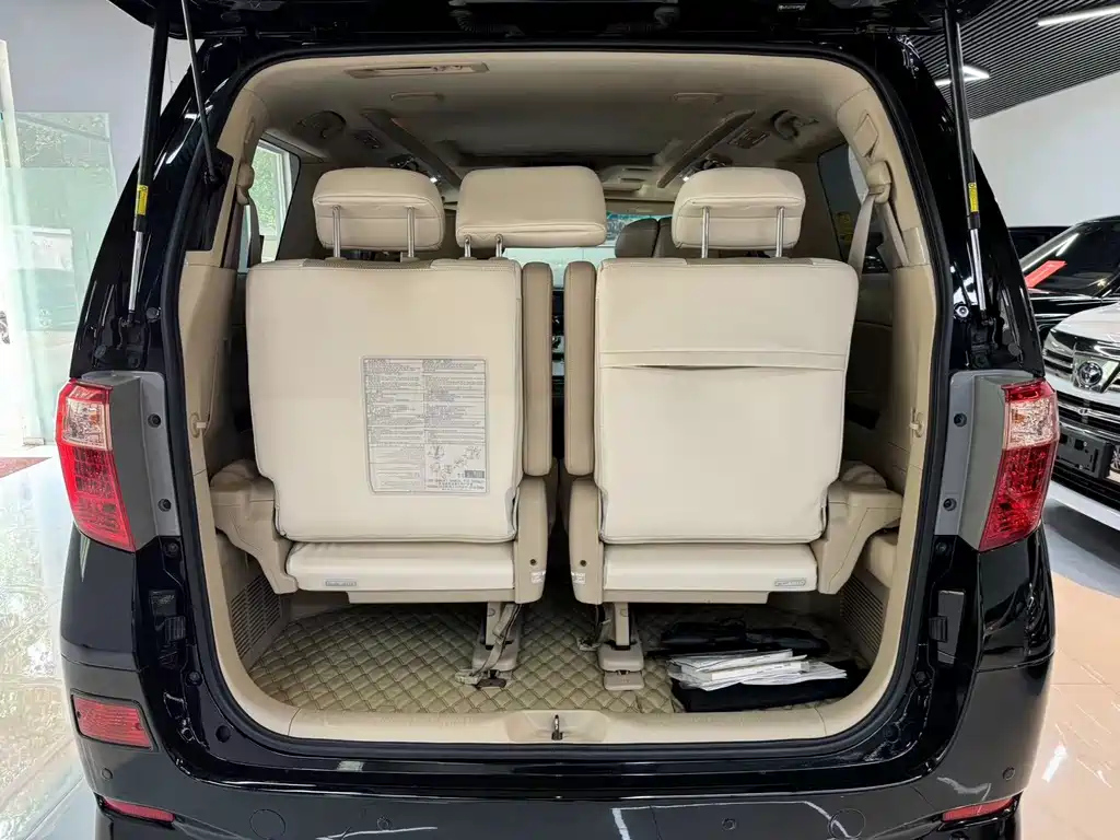 TOYOTA ALPHARD 2015