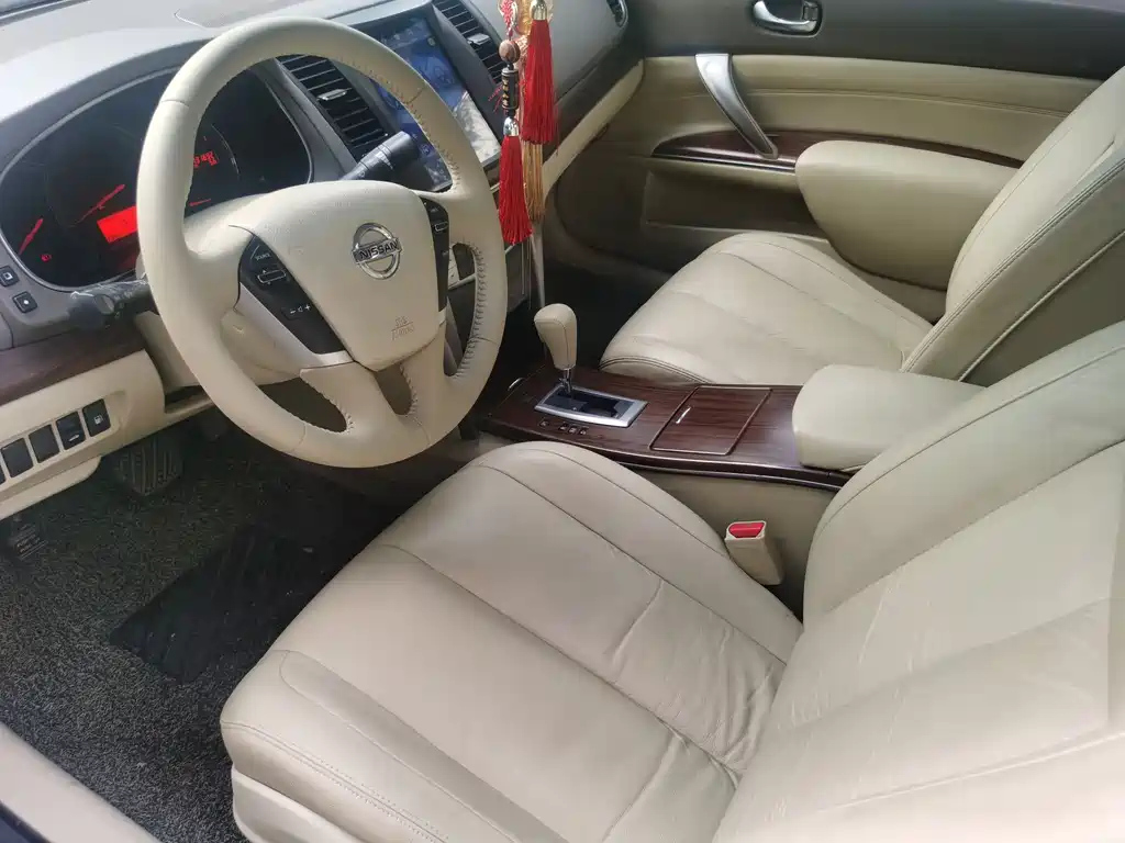 NISSAN TEANA 2010