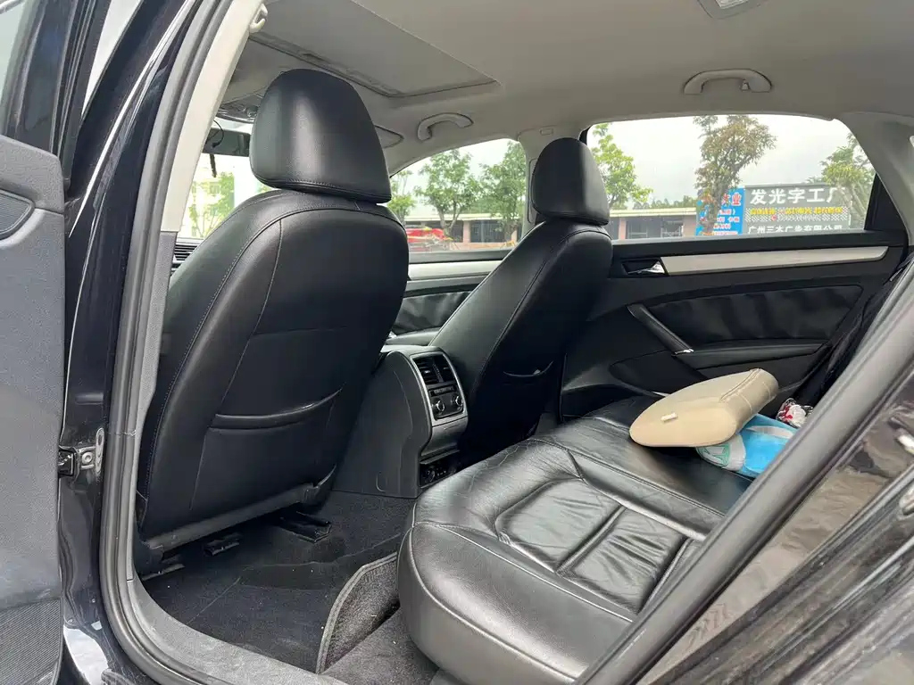 VOLKSWAGEN PASSAT 2014