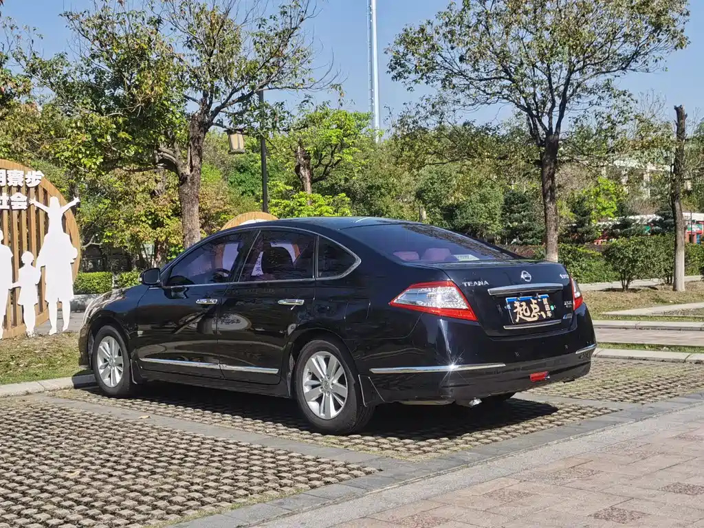 NISSAN TEANA 2011