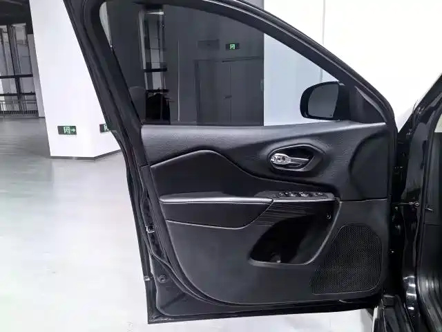 JEEP CHEROKEE 2018