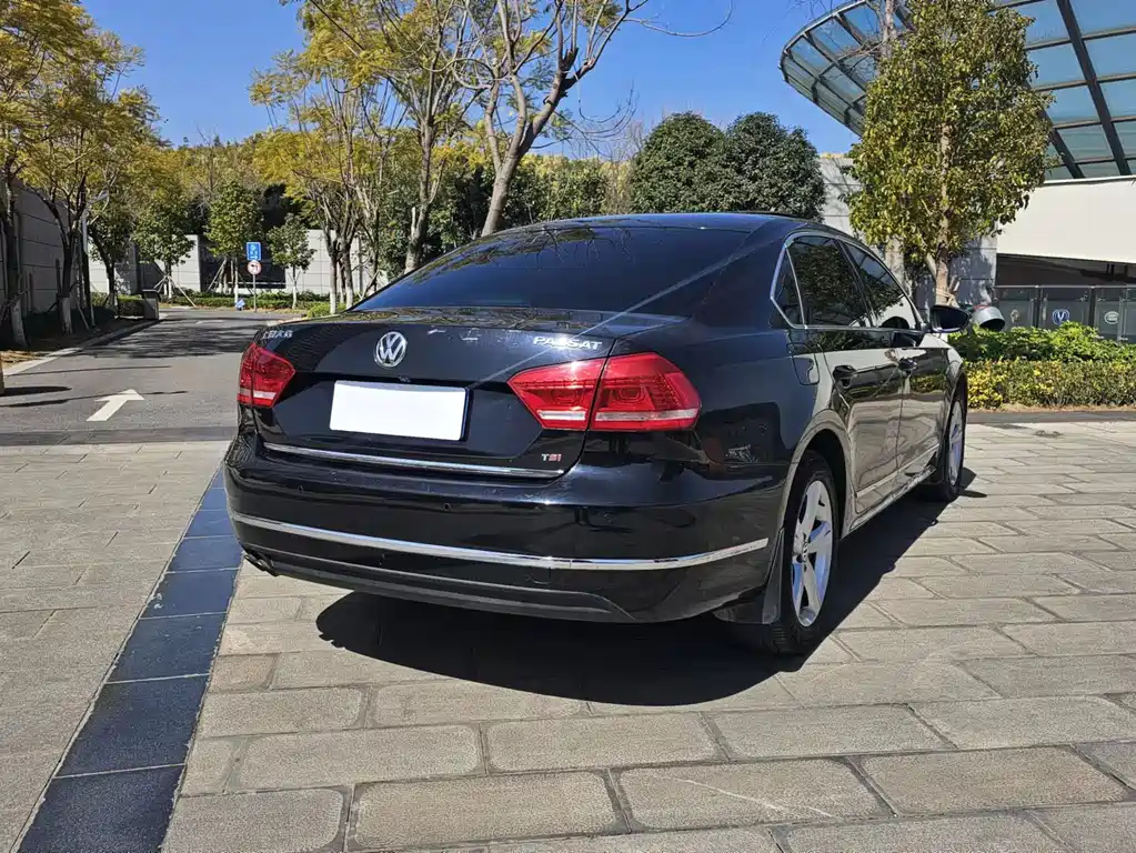 VOLKSWAGEN PASSAT 2015