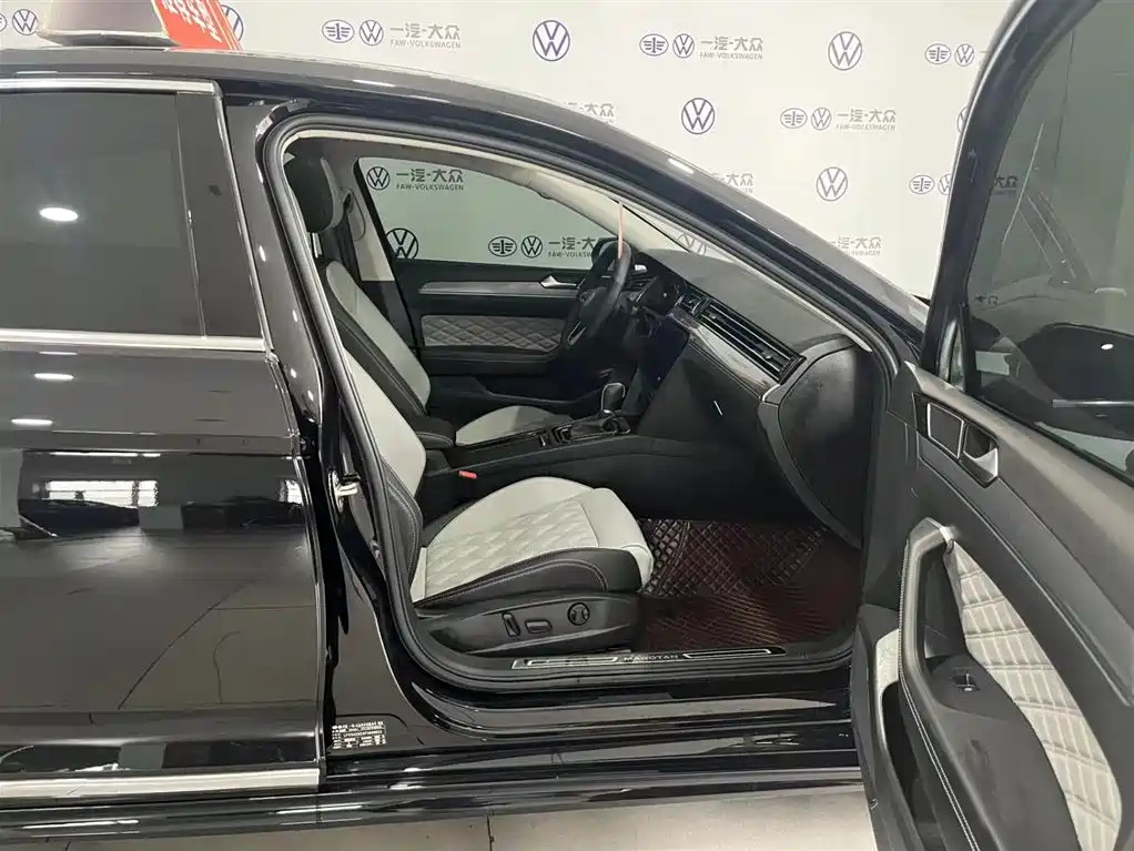 VOLKSWAGEN MAGOTAN 2023