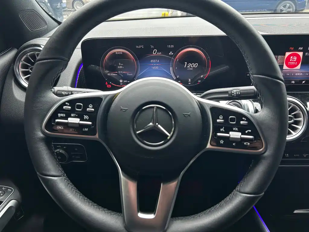 MERCEDES BENZ GLB 2023