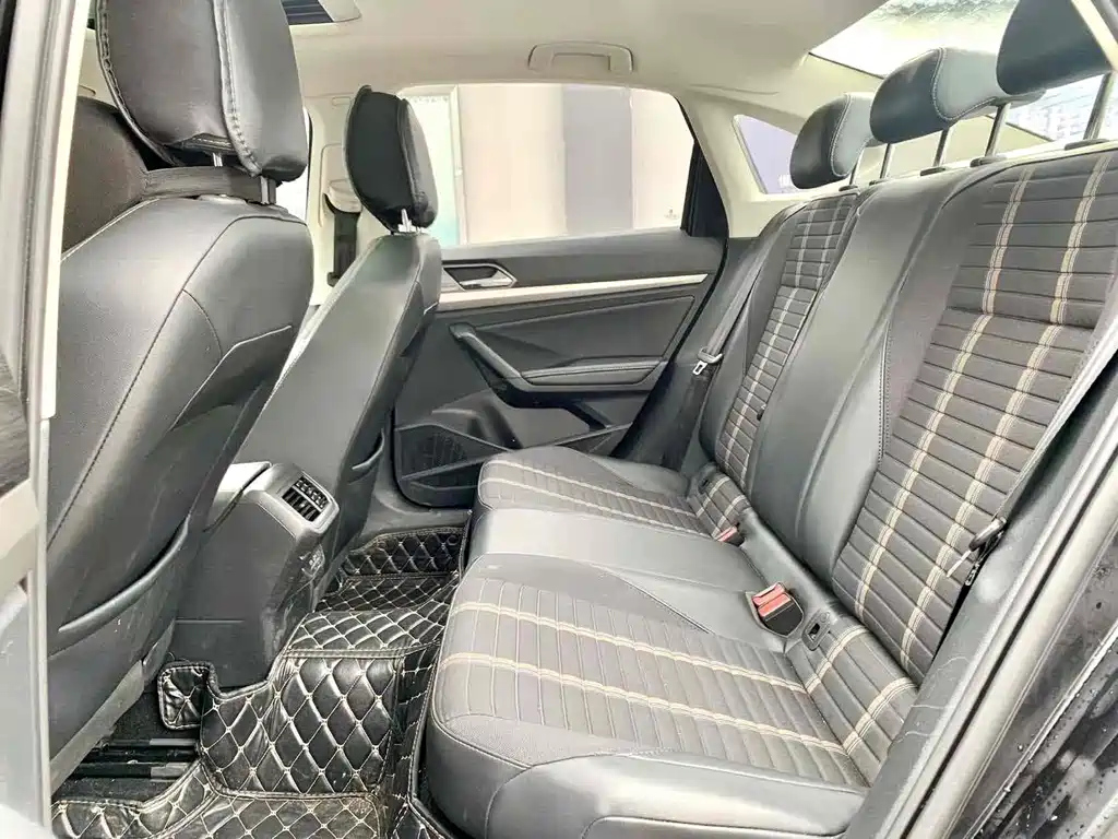 VOLKSWAGEN LAVIDA 2021