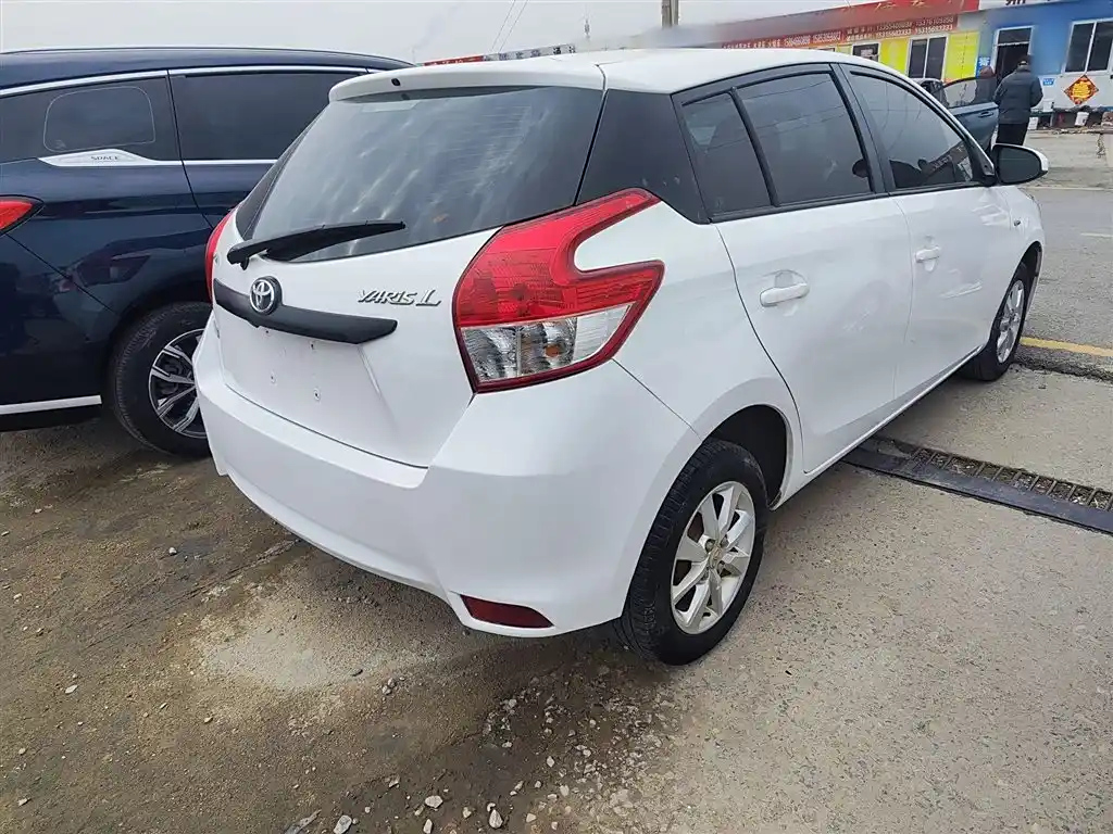 TOYOTA YARIS L DAZZLING 2014