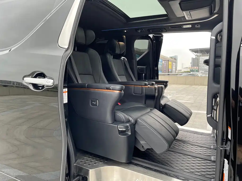 TOYOTA ALPHARD 2018