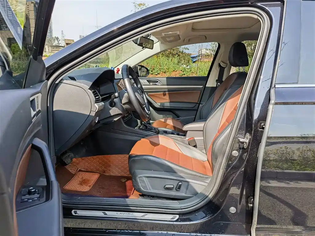 VOLKSWAGEN LAVIDA 2021