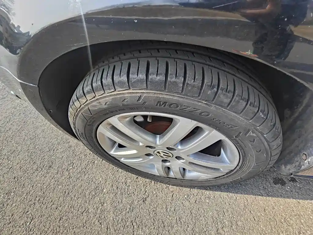 VOLKSWAGEN SAGITAR 2009