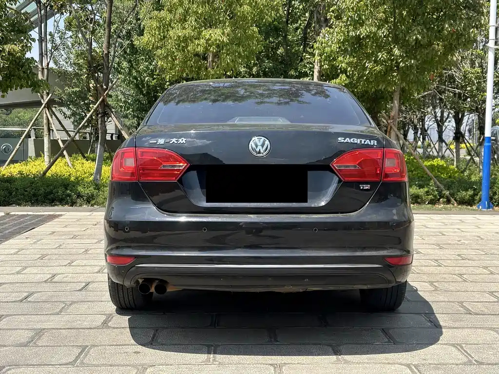 VOLKSWAGEN SAGITAR 2013