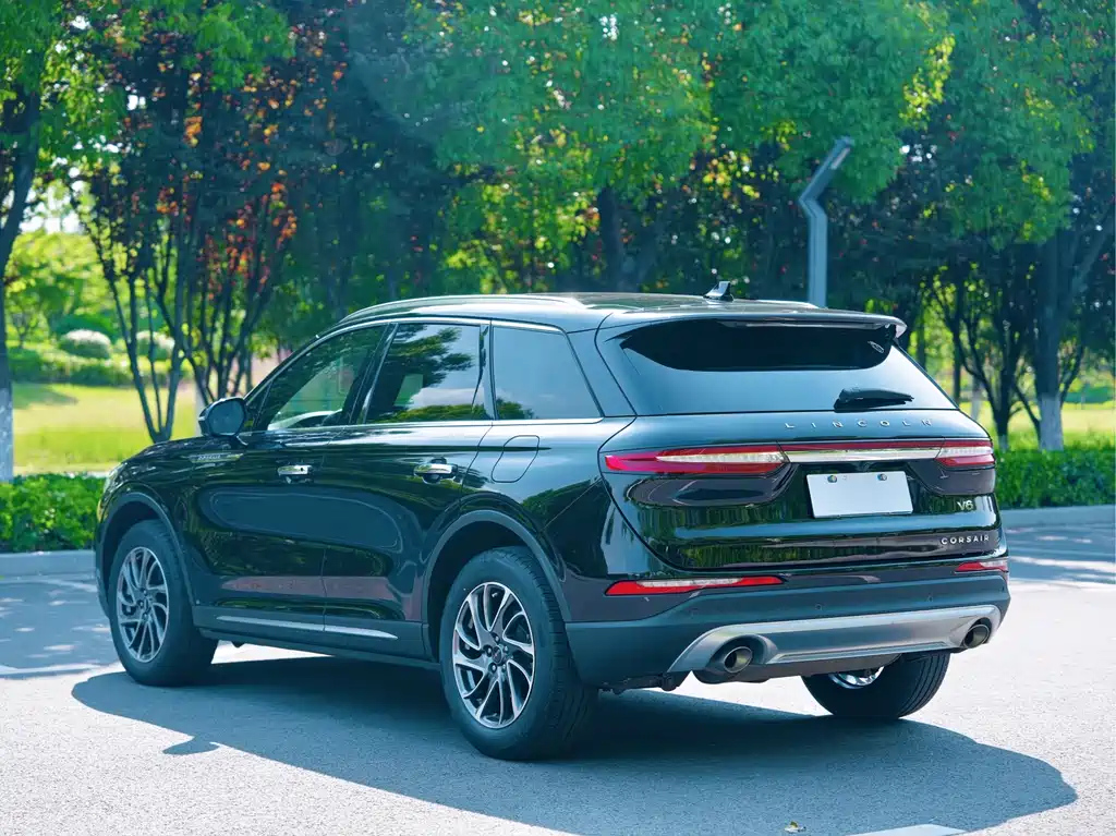 LINCOLN ADVENTURER 2020