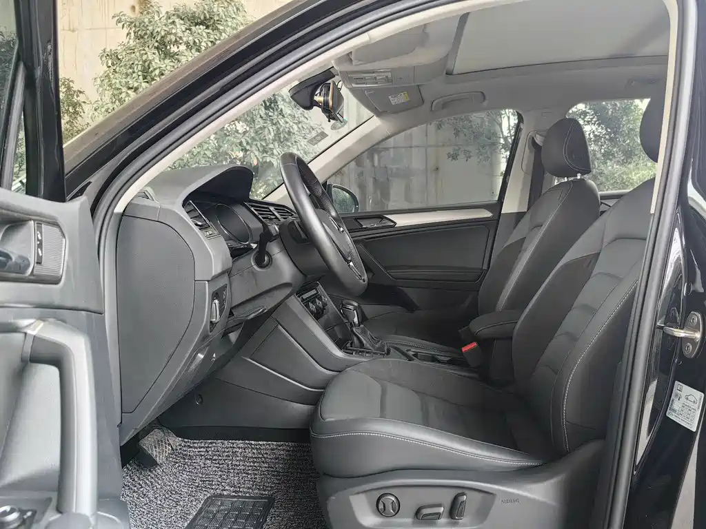 VOLKSWAGEN TIGUAN L 2020