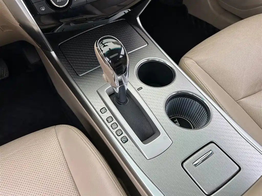 NISSAN TEANA 2019