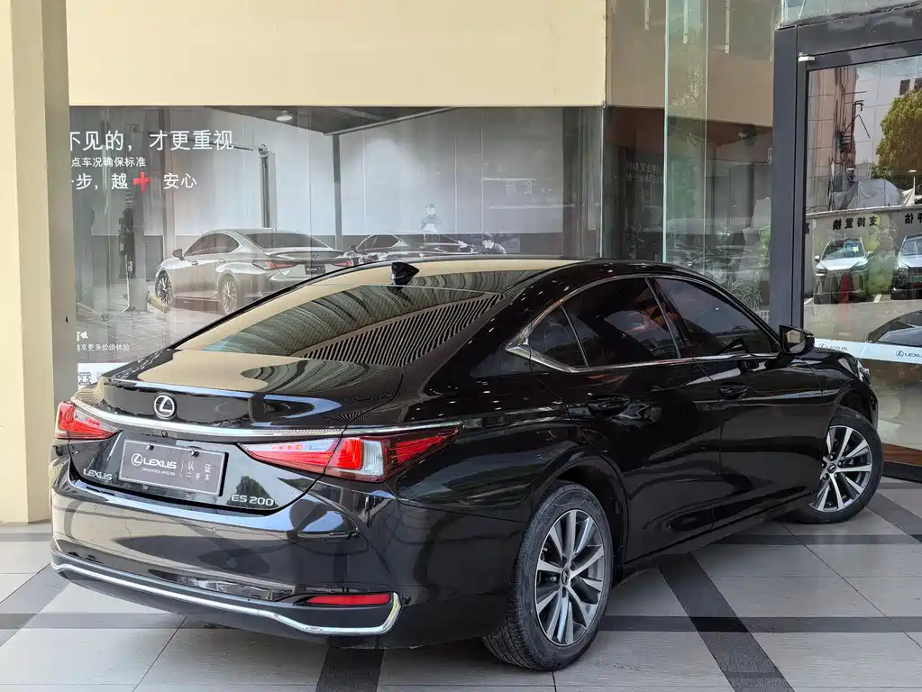 LEXUS ES 2020