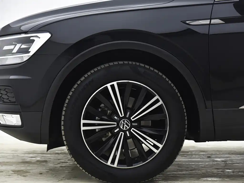 VOLKSWAGEN TIGUAN L 2021