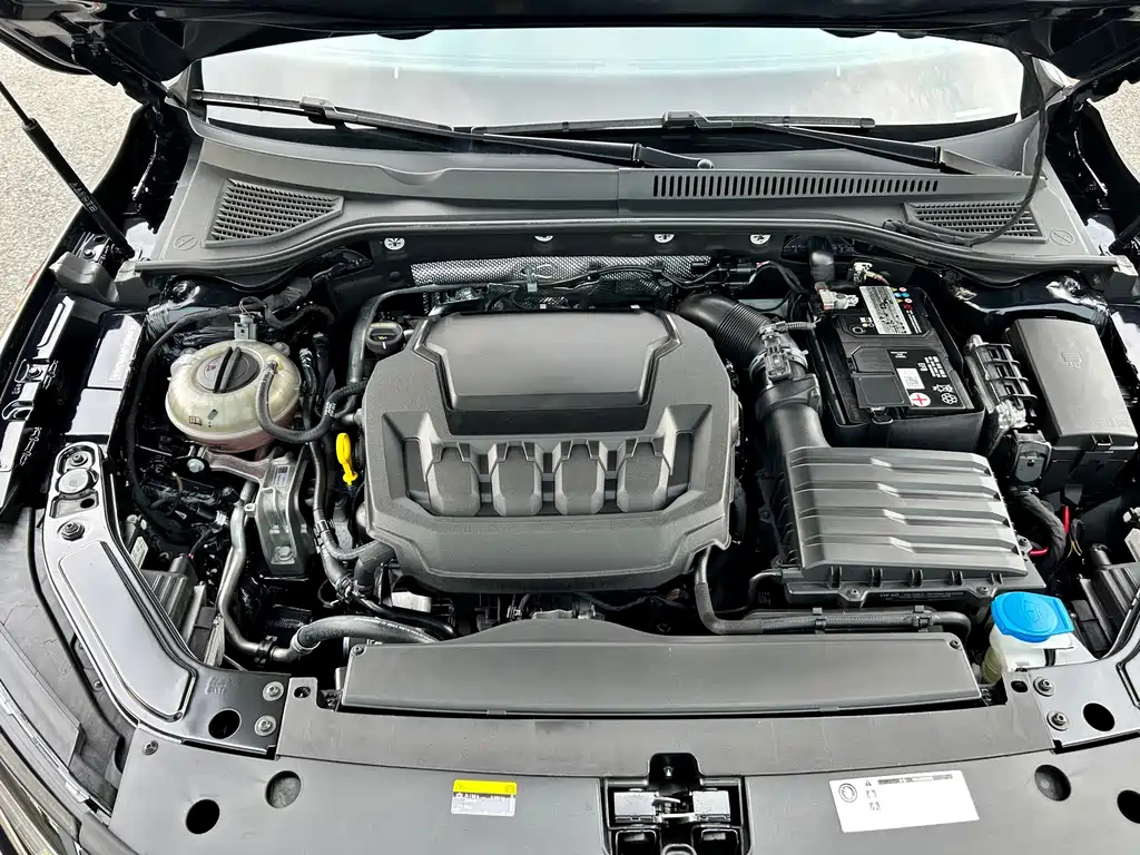 VOLKSWAGEN PASSAT 2023