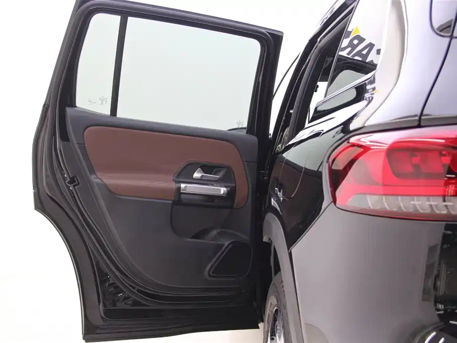 MERCEDES BENZ GLB 2021