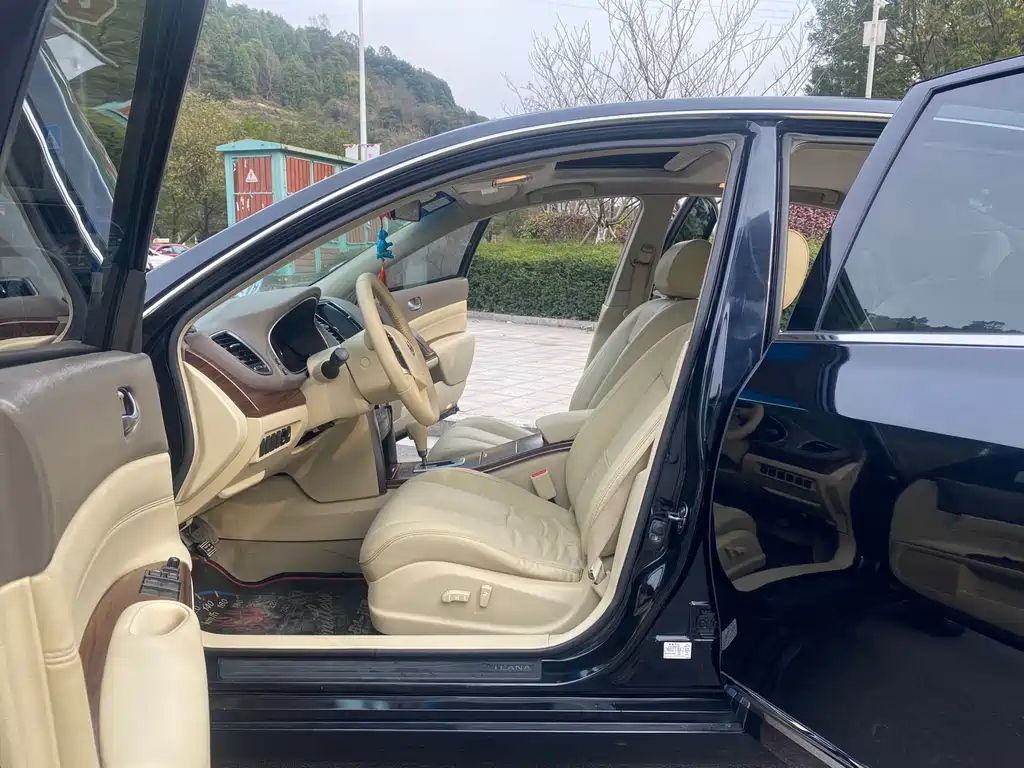 NISSAN TEANA 2010