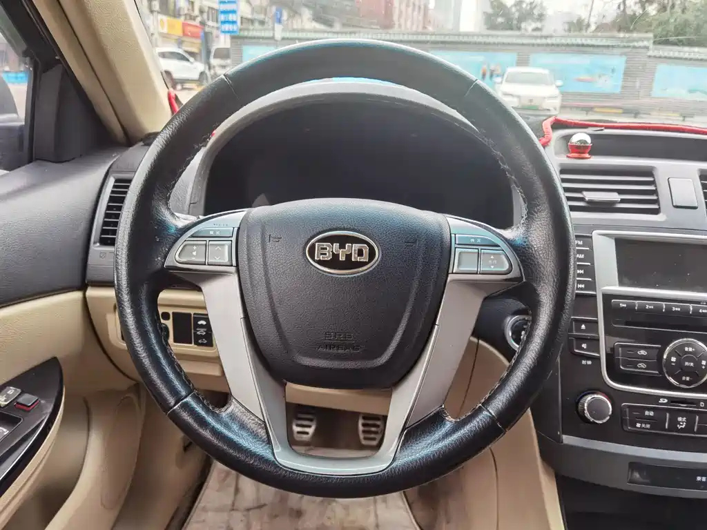BYD G6 2014