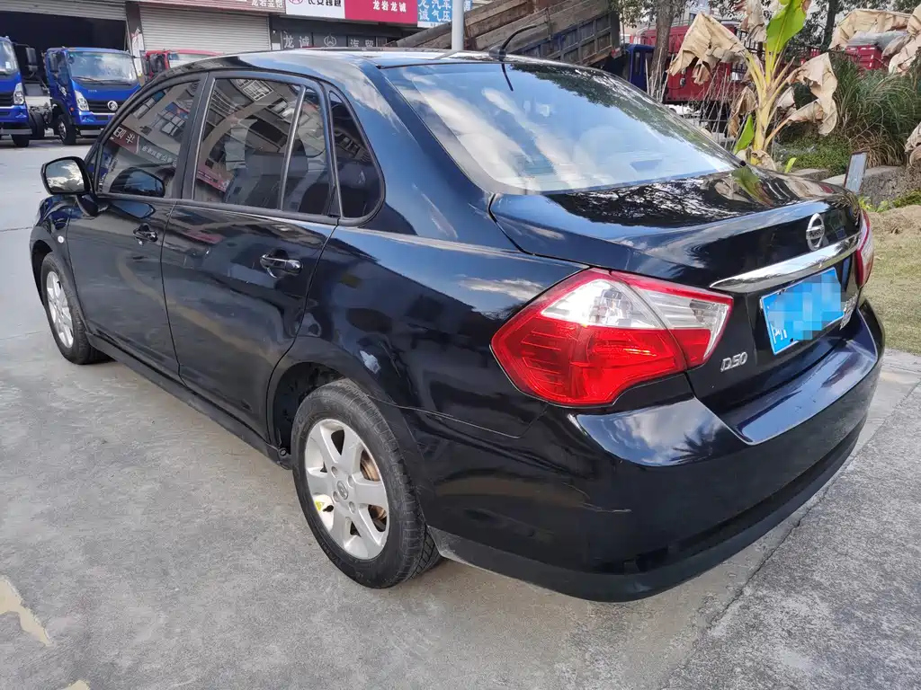 VENUCIA D50 2012