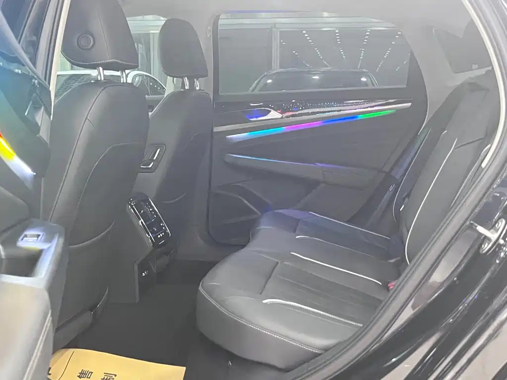 VOLKSWAGEN PASSAT 2023