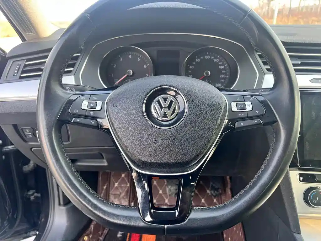 VOLKSWAGEN MAGOTAN 2020