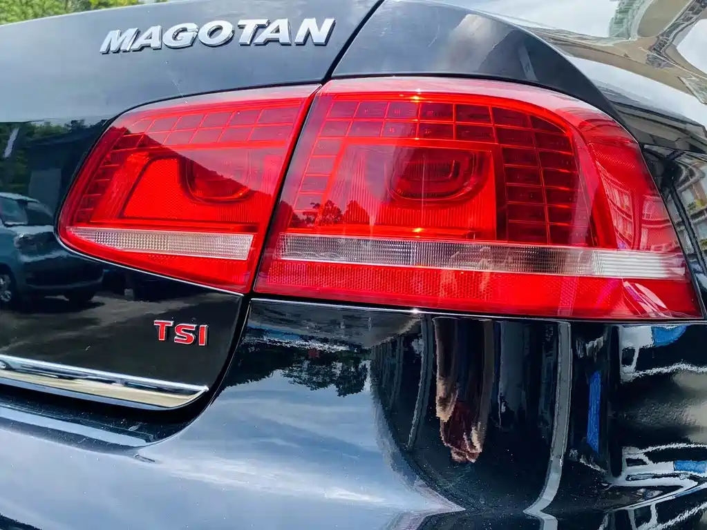 VOLKSWAGEN MAGOTAN 2012