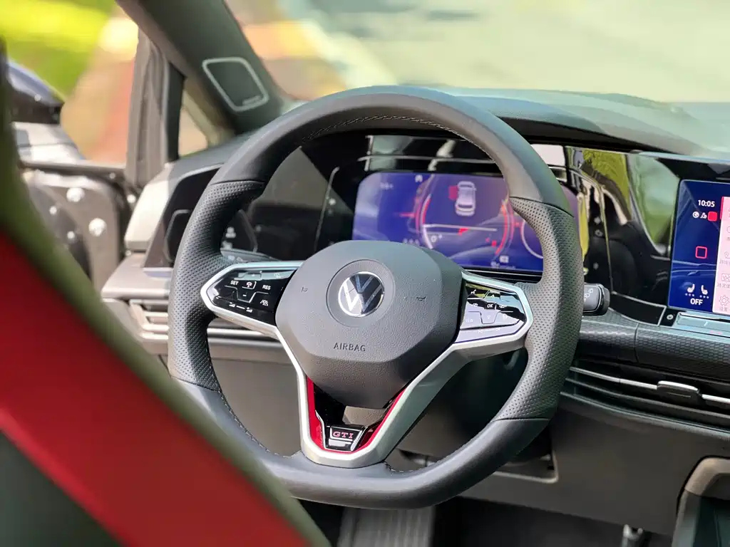 VOLKSWAGEN GOLF 2022