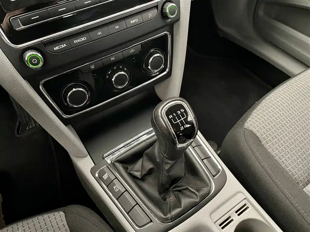 SKODA SUPERB 2010