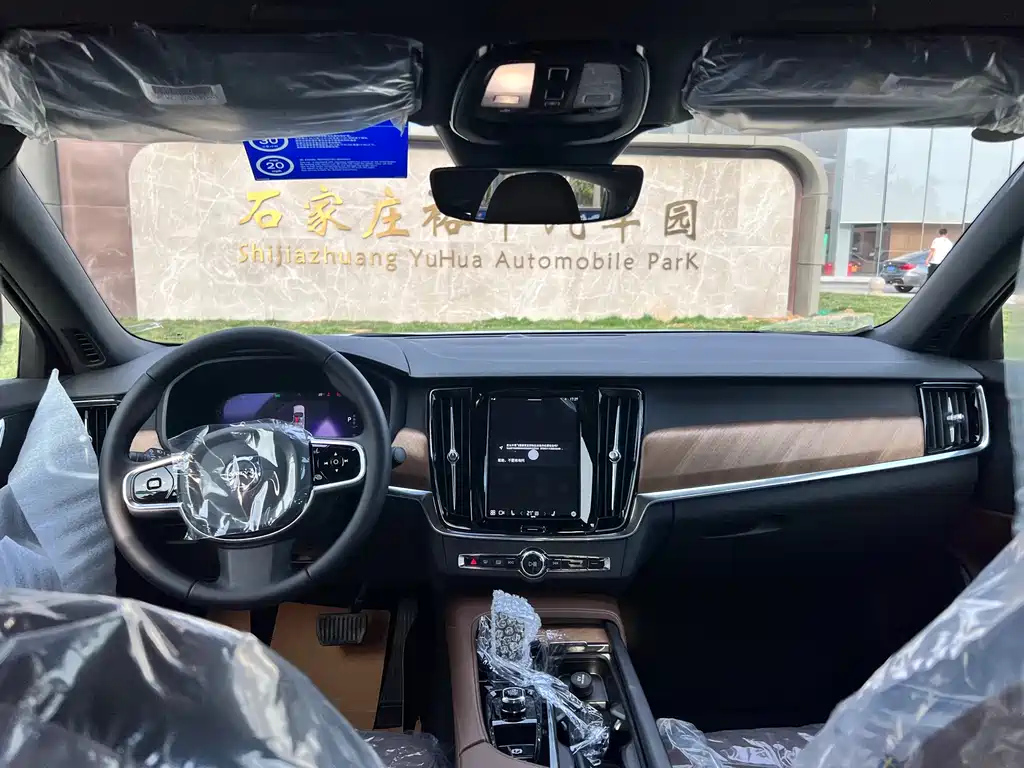 VOLVO S90 2024