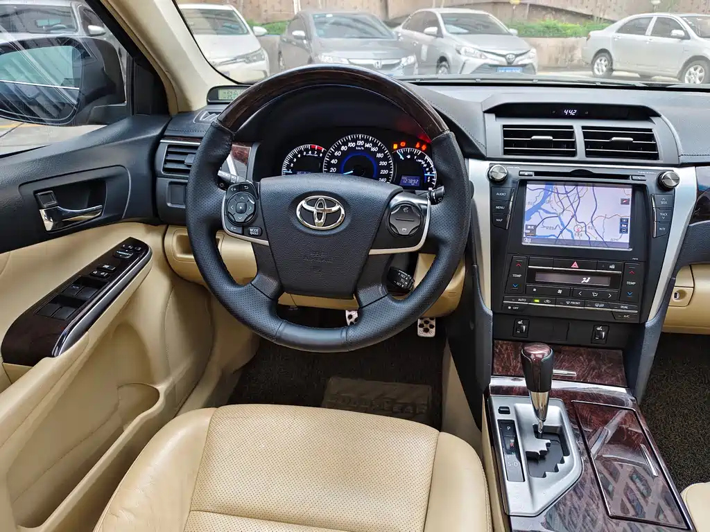 TOYOTA CAMRY 2016