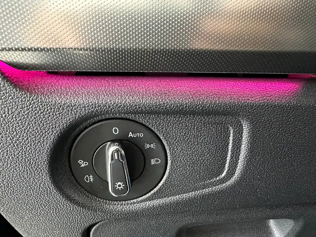 VOLKSWAGEN PASSAT 2023