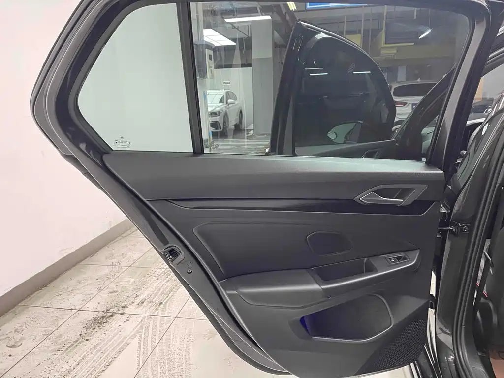 VOLKSWAGEN GOLF 2022