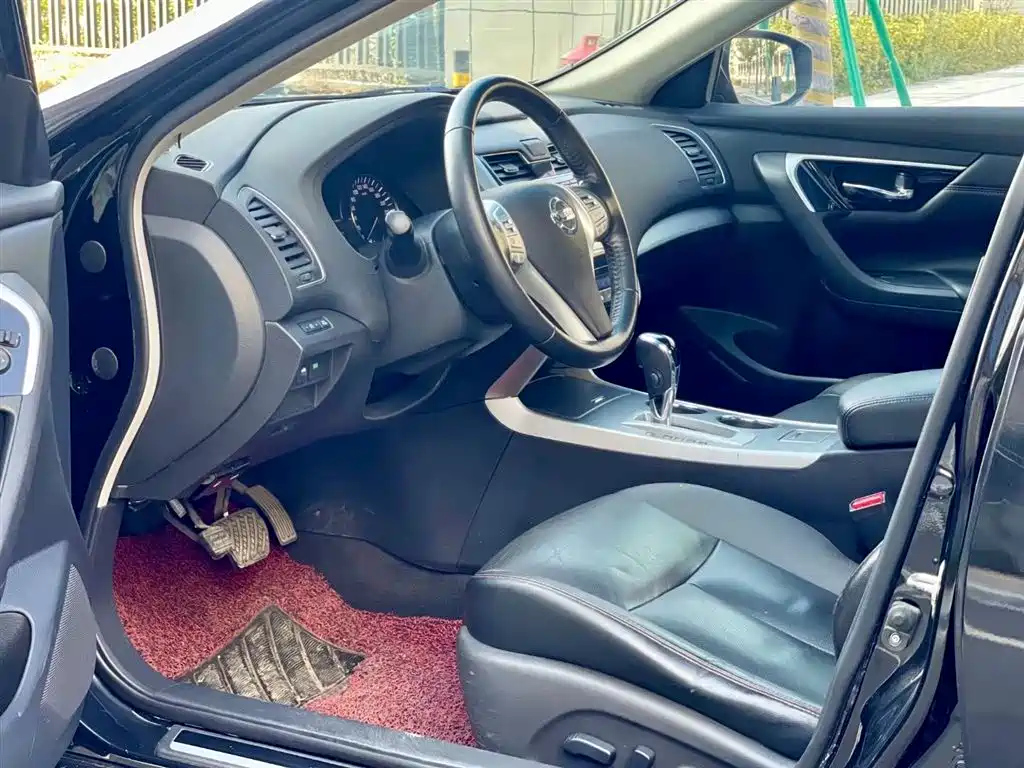 NISSAN TEANA 2017