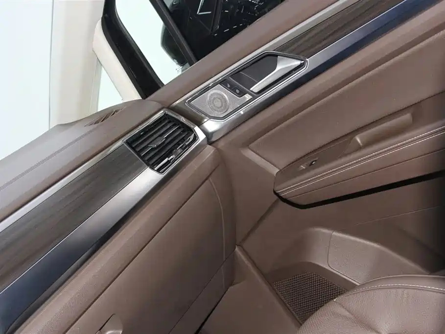 VOLKSWAGEN VILORAN 2022