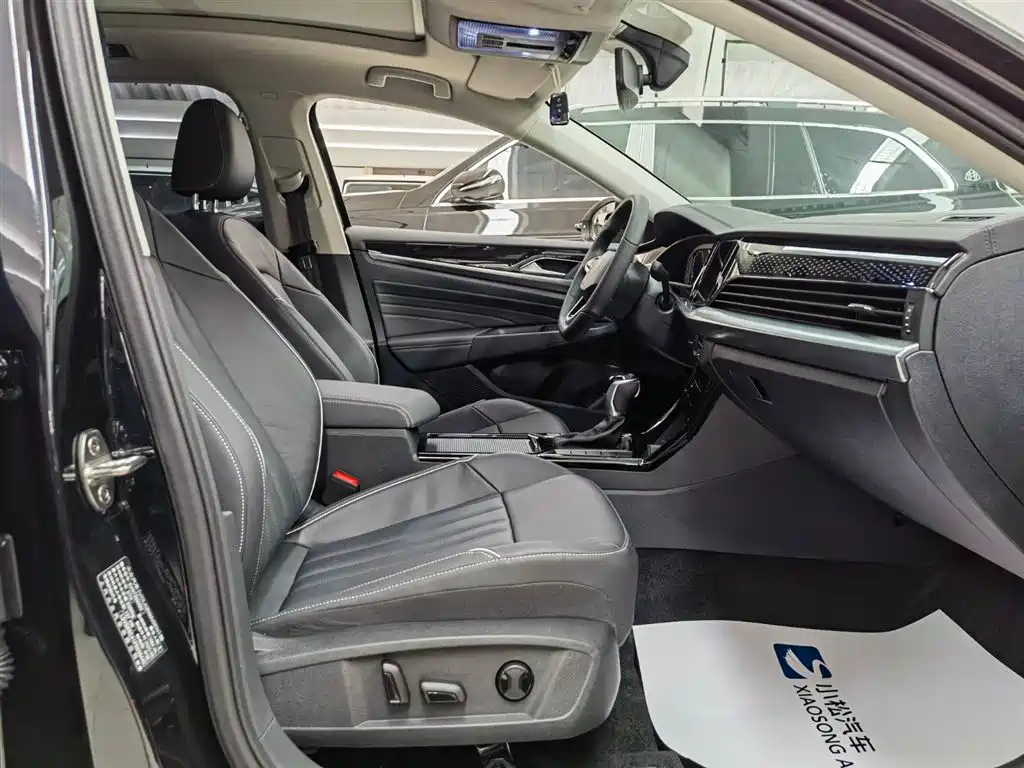 VOLKSWAGEN PASSAT 2023