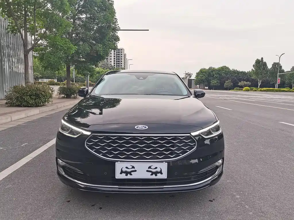 FORD TAURUS 2020