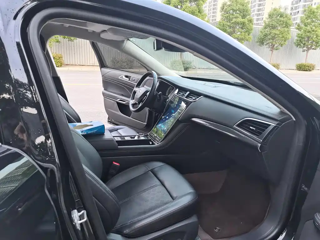 FORD TAURUS 2020