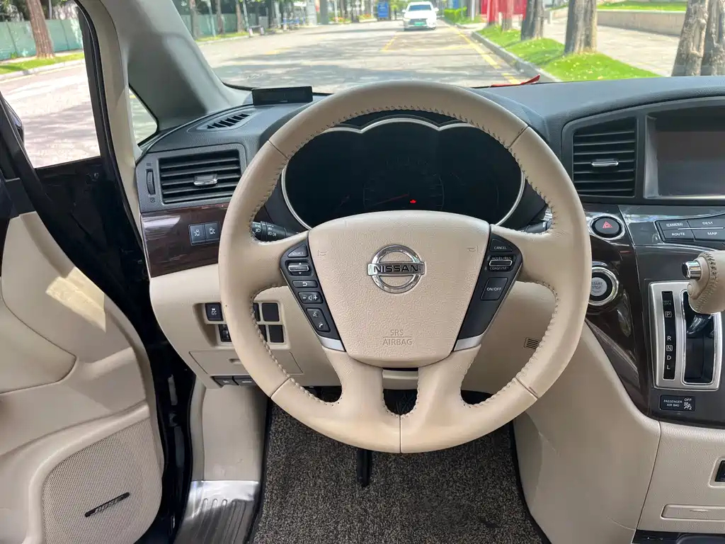 NISSAN QUEST 2015